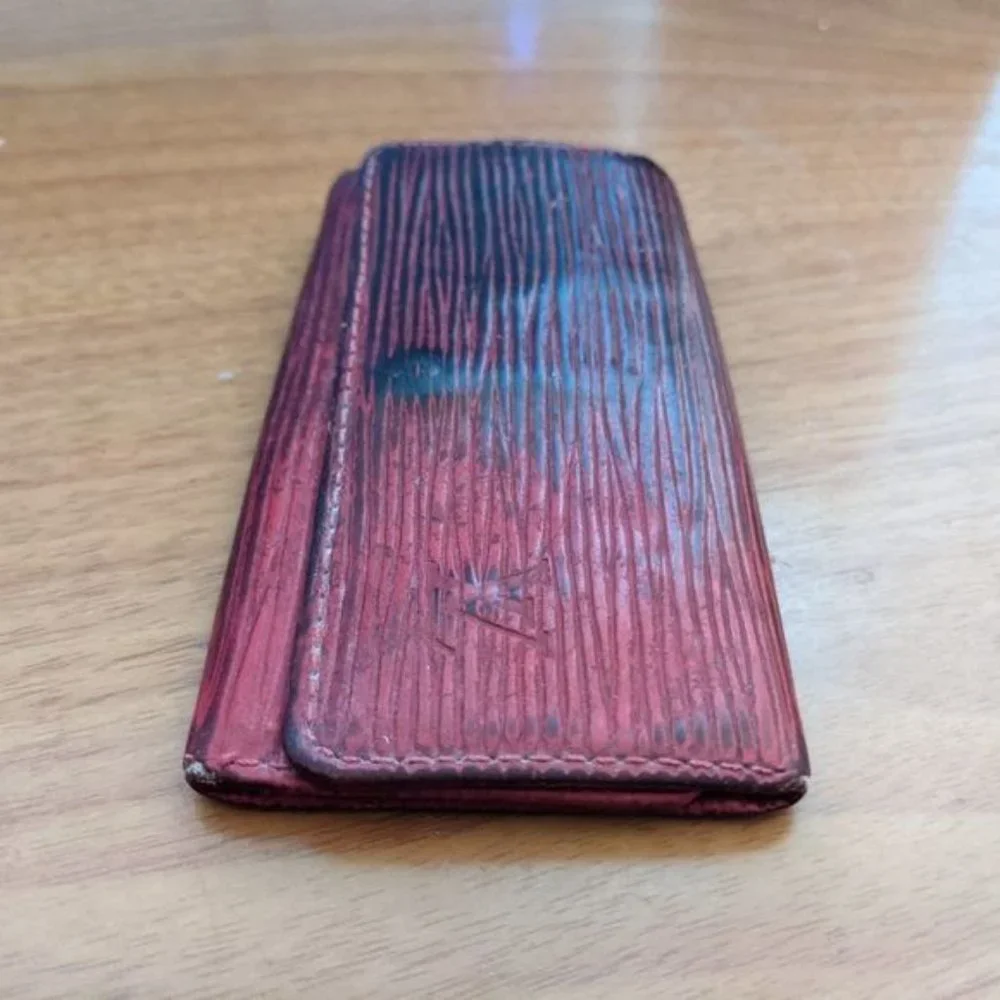 Louis Vuitton Epi Key Holder/Wallet #512💥PRICE DROP💥